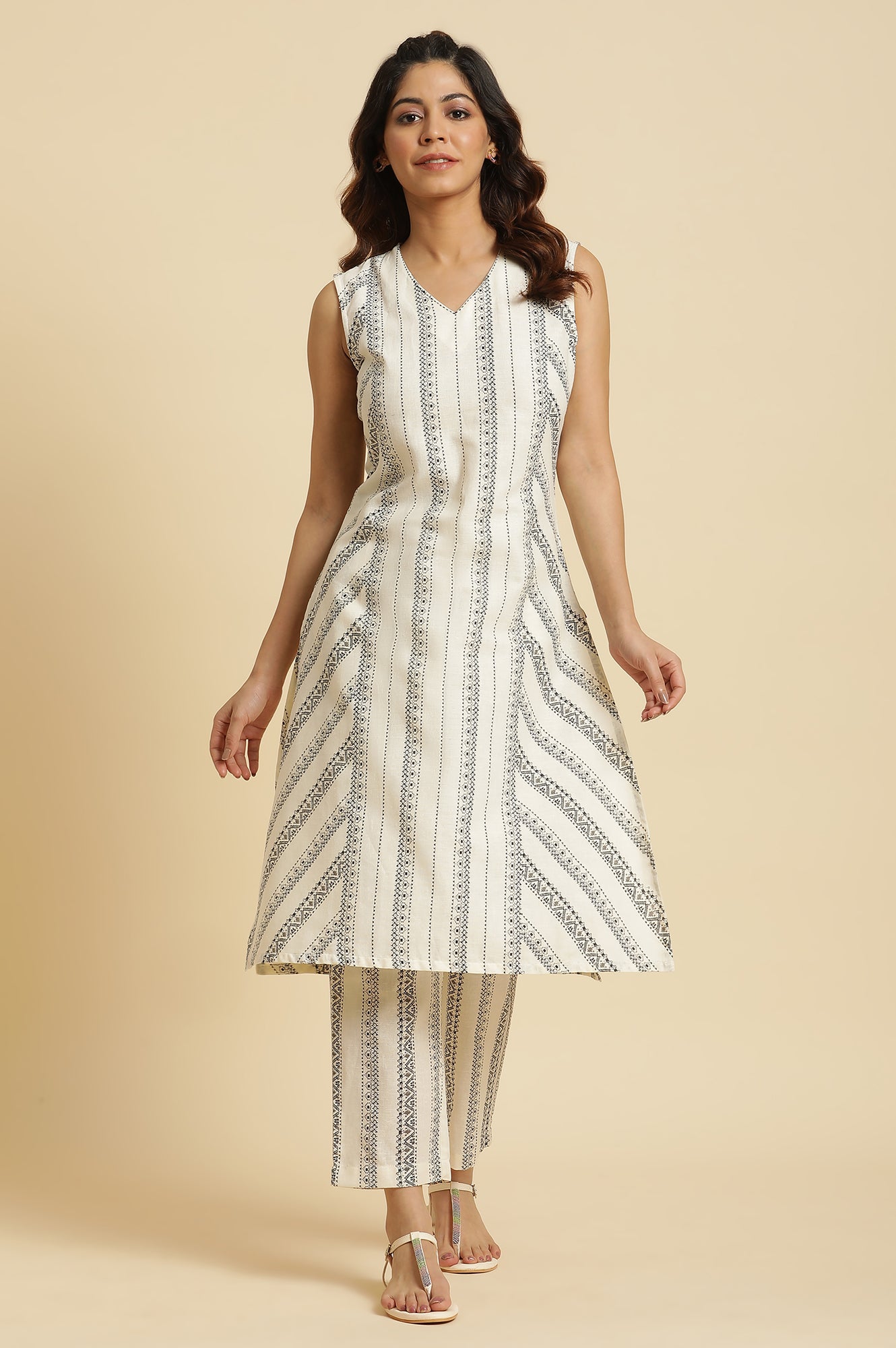 Ecru Printed Kurta &amp; Pants Co-Ord Set With Kantha Detail - View 8
